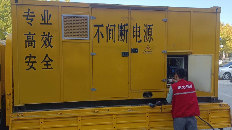 阳明柴油发电机组和UPS电源配合使用时，如何避免切换过程中的电力中断？