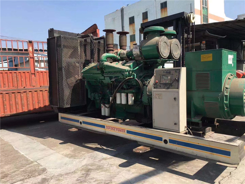 阳明如何判断柴油发电机组的机油温度是否达到了合适的预热温度？